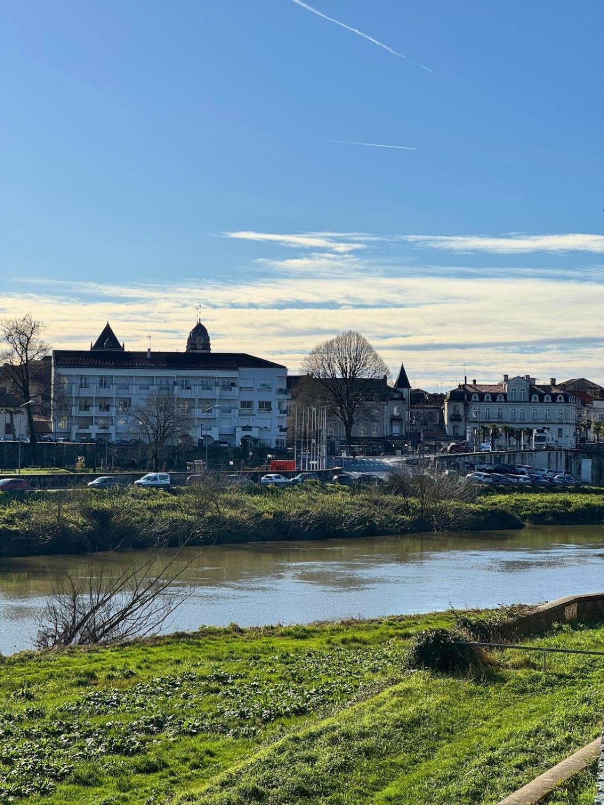 Apartament Majestic - Wifi - Parking - Vue Dax Zewnętrze zdjęcie